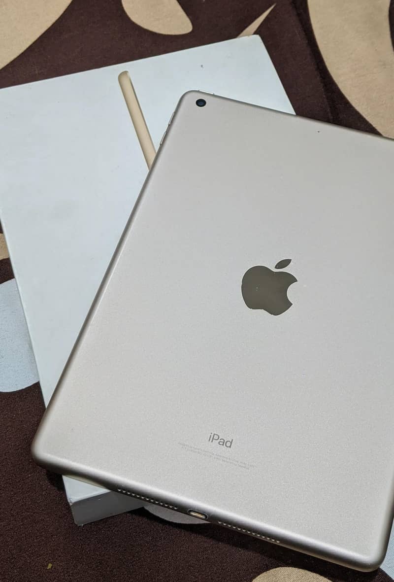 Ipad 9.7 2017 Complete box 0