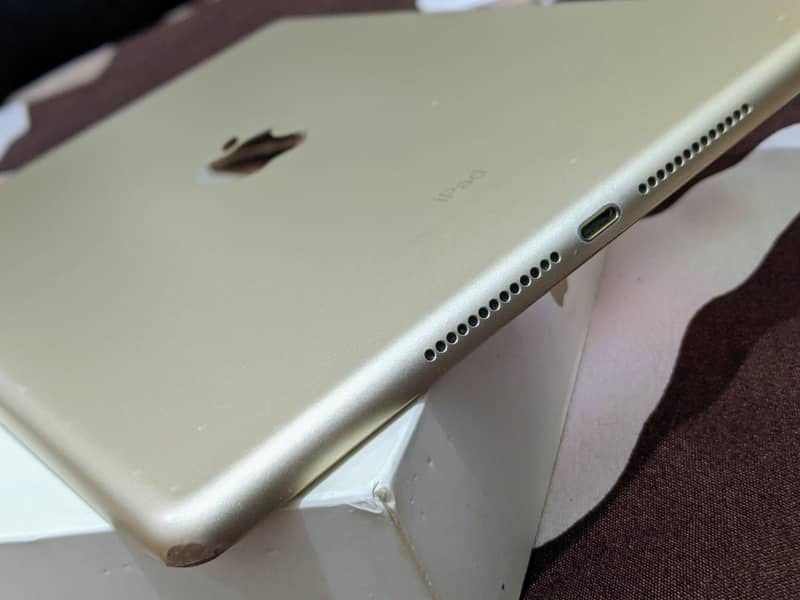 Ipad 9.7 2017 Complete box 4