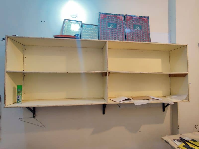 Wall rack showcase 0