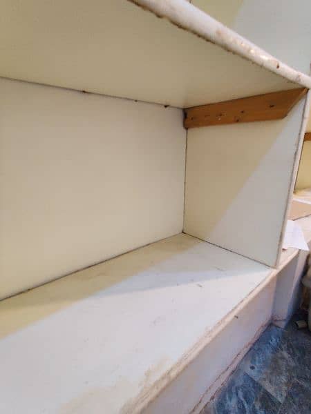 Wall rack showcase 1