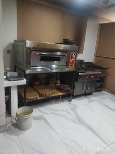 pizza oven 32 liter deep frier hot plate working table deep freezer