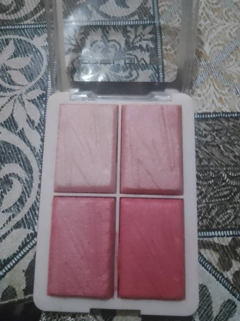 blusher 0