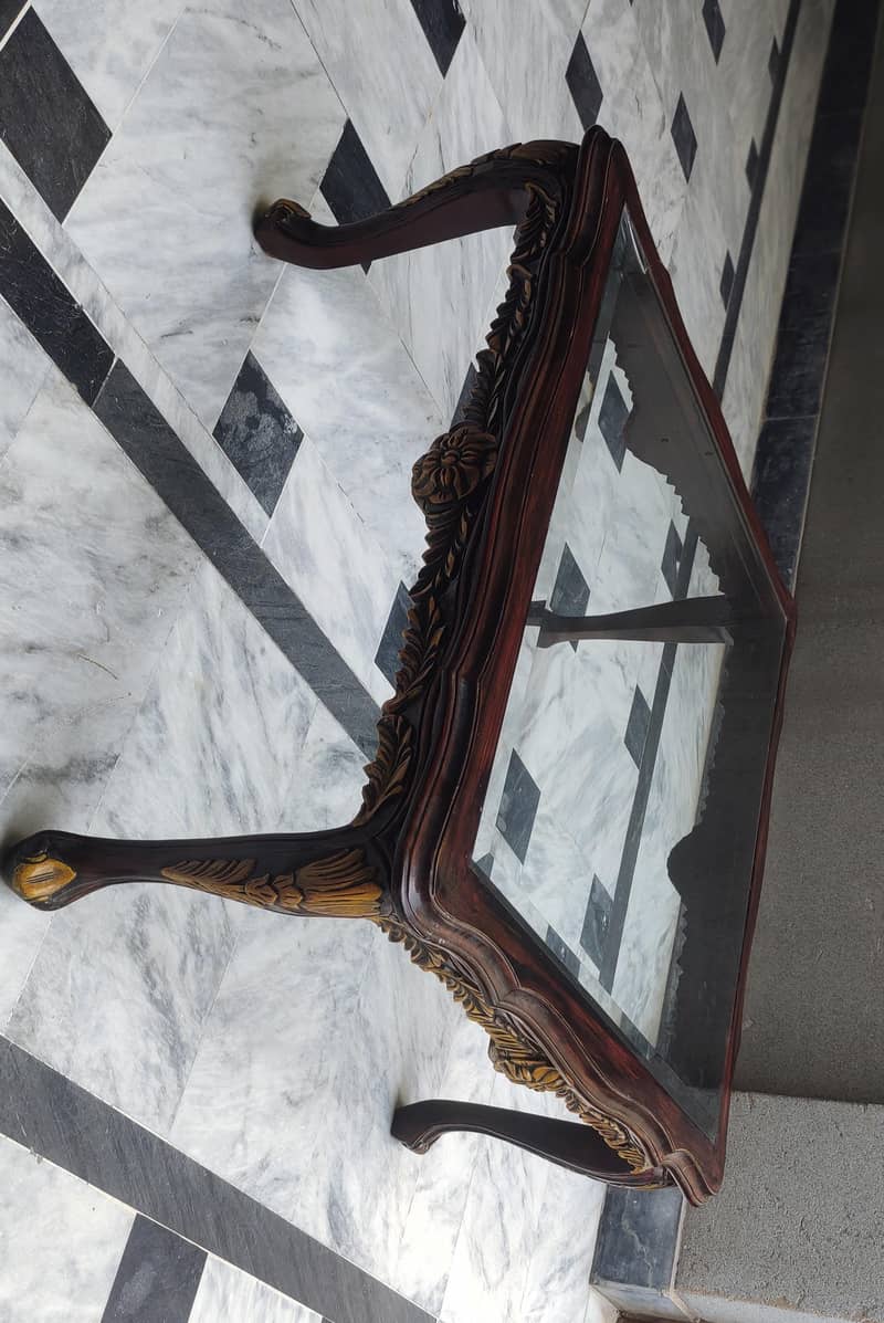 Single center table 2