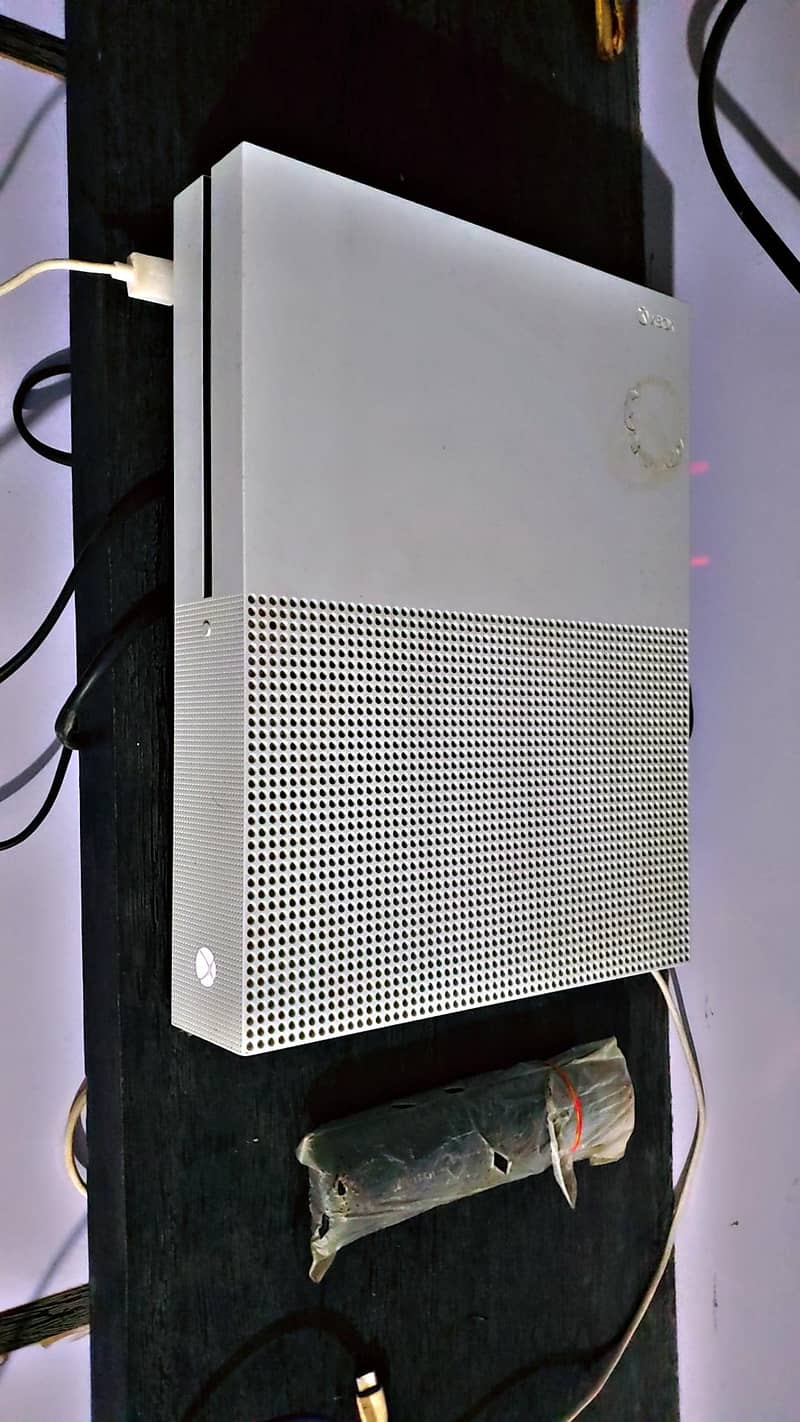 XBOX ONE S 1TB read add 0