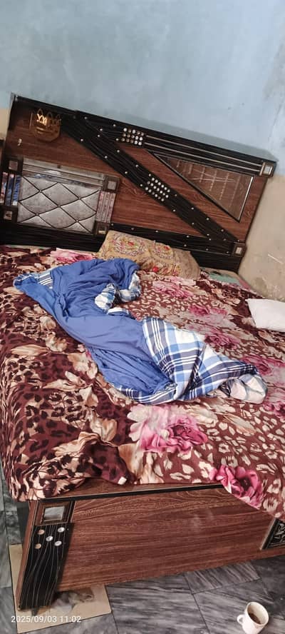 bed with two side table dressing