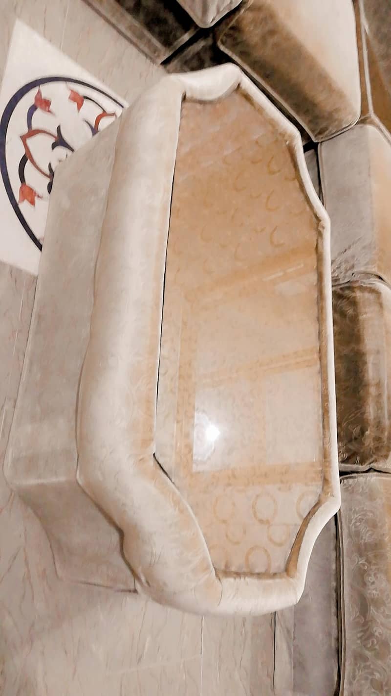 6 seater sofa with a center table and a corner table 3