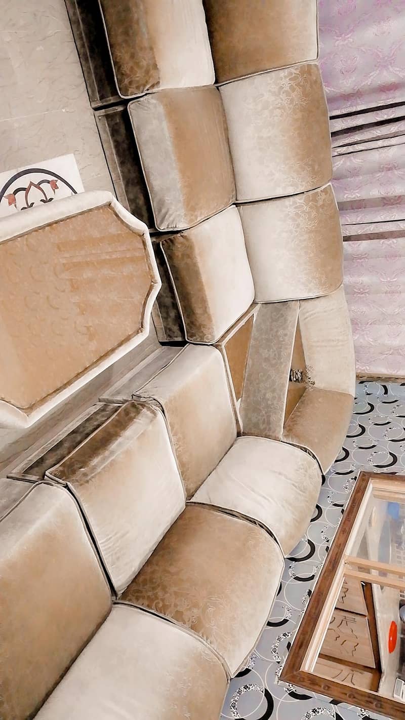 6 seater sofa with a center table and a corner table 5