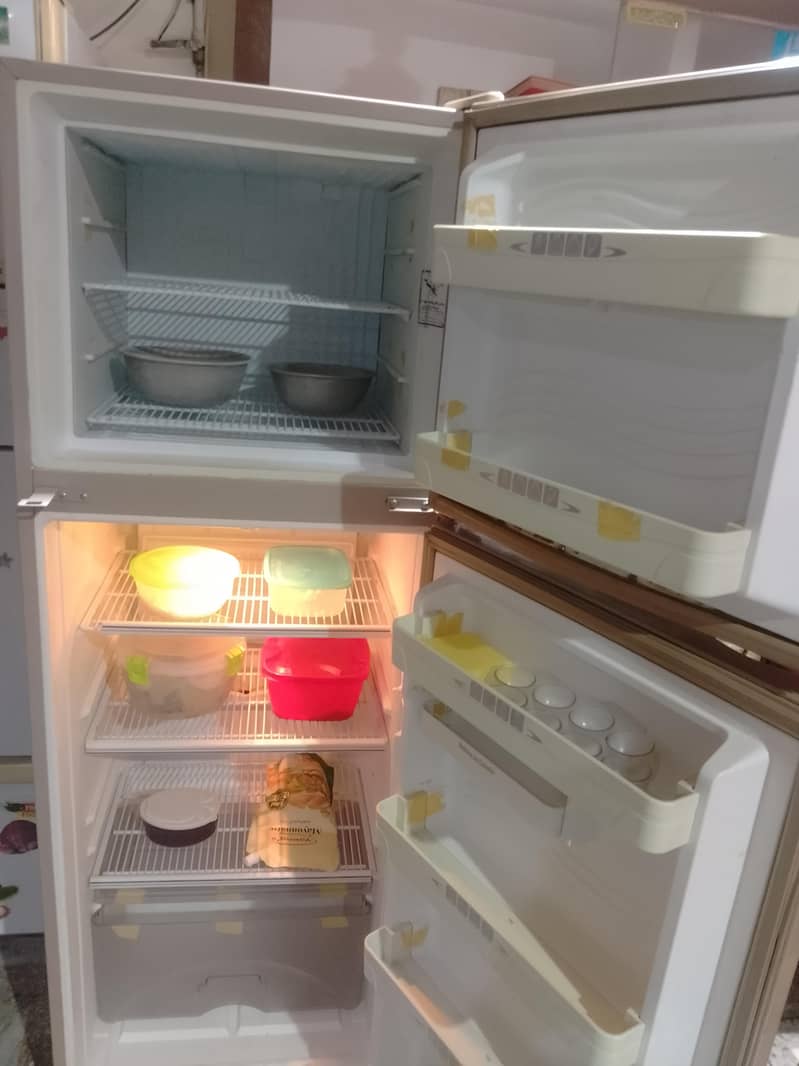 Dawlance fridge, for sale, in good condition, running condition 1
