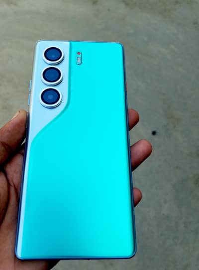 Tecno camon 40 pro  (65k se kam koi b fazol bay na kry)