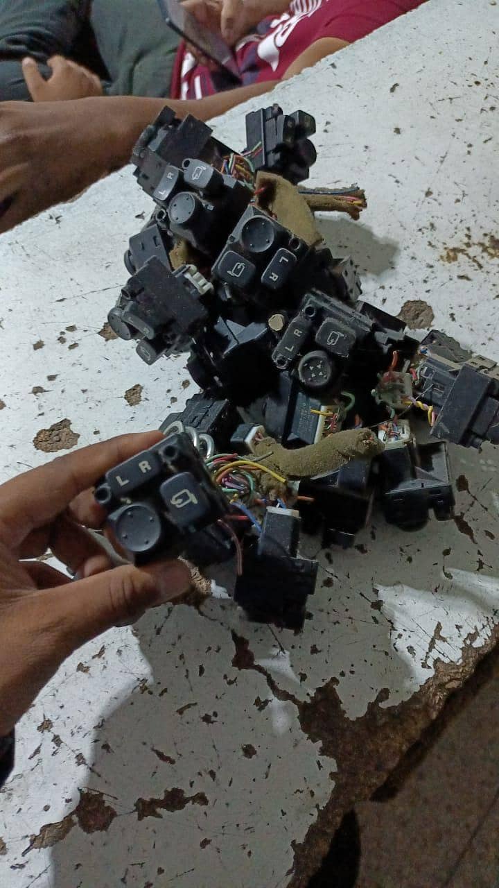 said mirror button 2