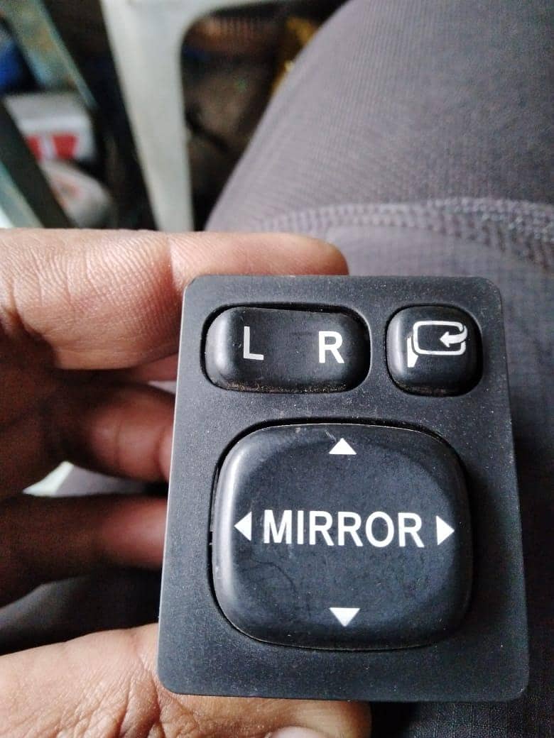said mirror button 3
