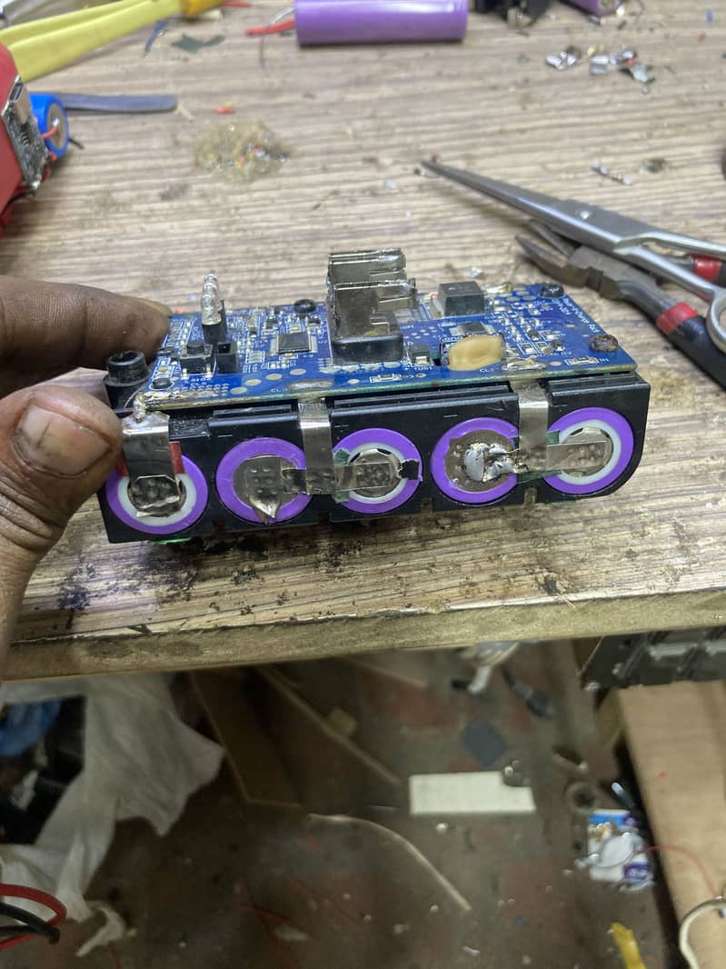 ھما رے ھا ں بیٹر ی وا لی مشین Cordless Drill Machine ٹھیک کیا جا تا ھے 2