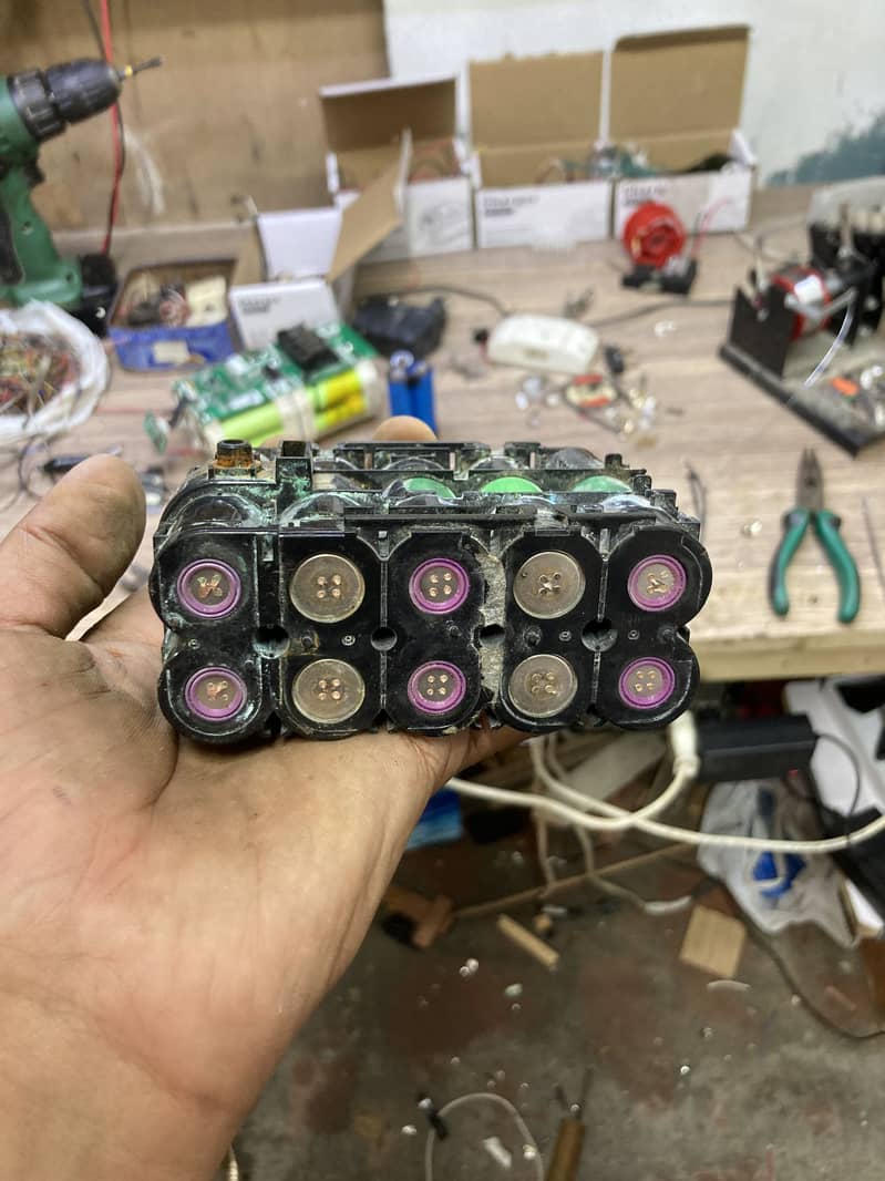 ھما رے ھا ں بیٹر ی وا لی مشین Cordless Drill Machine ٹھیک کیا جا تا ھے 8