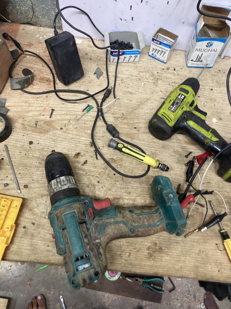 ھما رے ھا ں بیٹر ی وا لی مشین Cordless Drill Machine ٹھیک کیا جا تا ھے 9