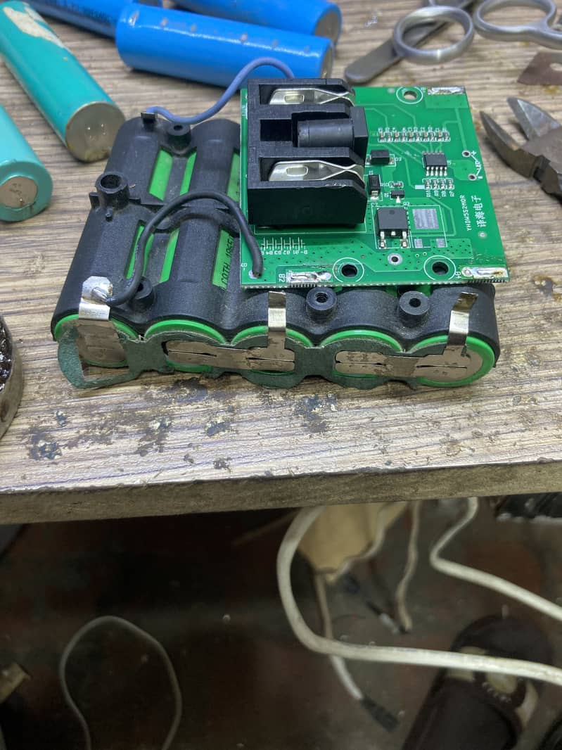 ھما رے ھا ں بیٹر ی وا لی مشین Cordless Drill Machine ٹھیک کیا جا تا ھے 10