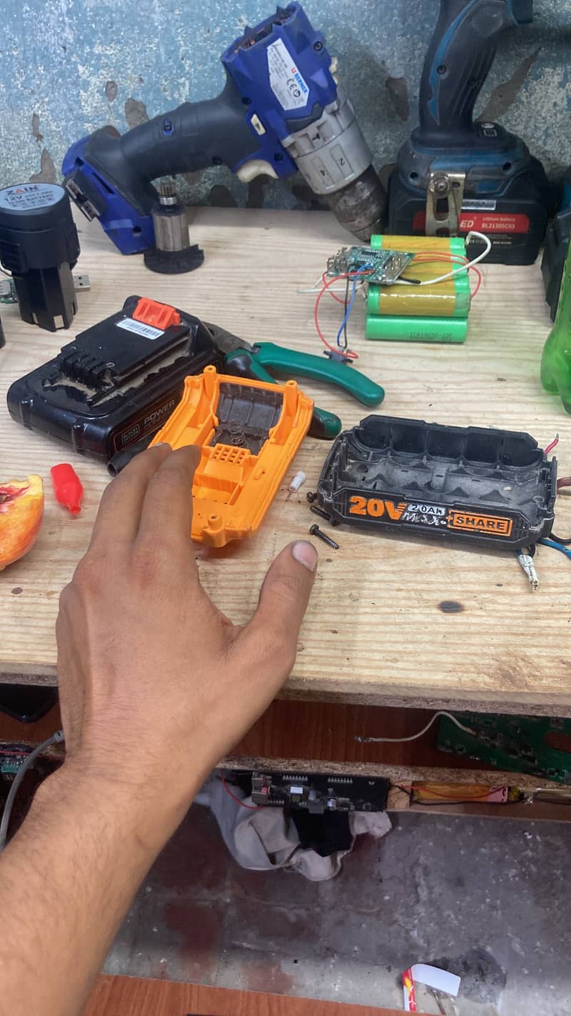 ھما رے ھا ں بیٹر ی وا لی مشین Cordless Drill Machine ٹھیک کیا جا تا ھے 12