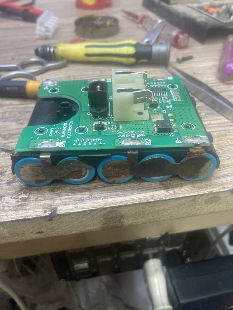 ھما رے ھا ں بیٹر ی وا لی مشین Cordless Drill Machine ٹھیک کیا جا تا ھے 14