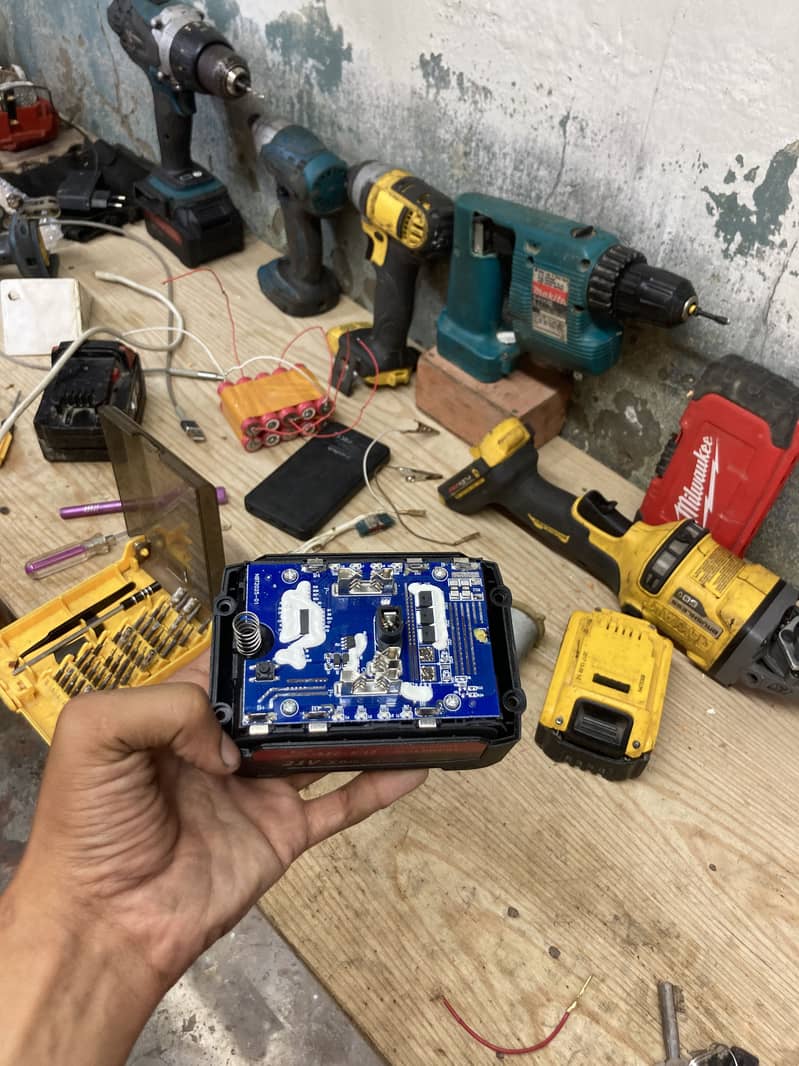 ھما رے ھا ں بیٹر ی وا لی مشین Cordless Drill Machine ٹھیک کیا جا تا ھے 15