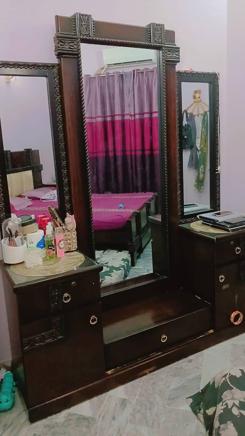Dressing Table 0