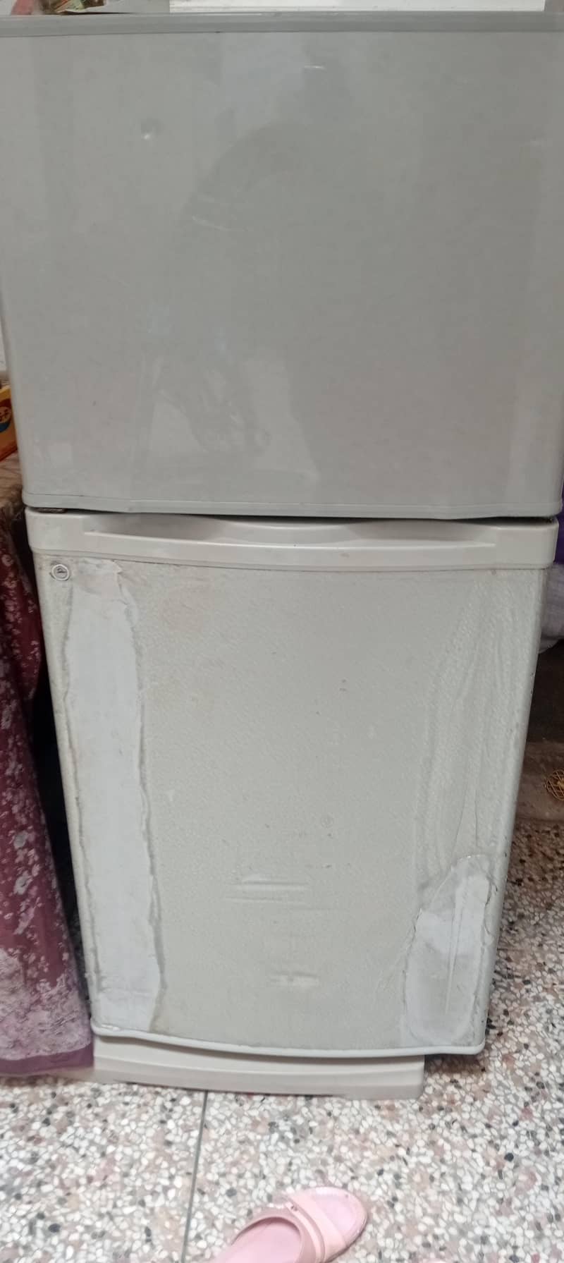 medium size fridge 0