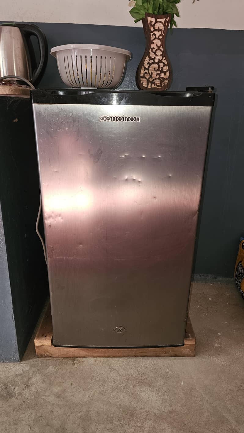 mini fridge 0