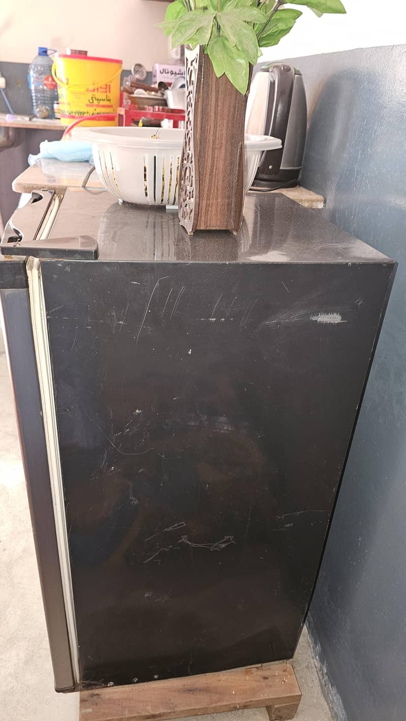 mini fridge 1