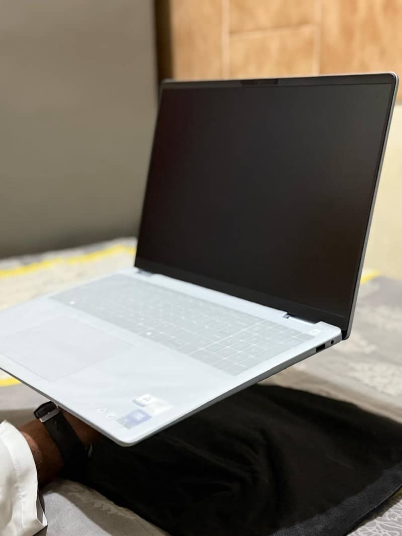 DELL 16 PLUS (DB16250) CORE ULTRA 7 32GB LPDDR5X 8533 MT/s USA 1