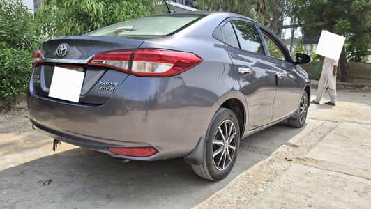 Yaris 1.5 CVT ATIV X grey