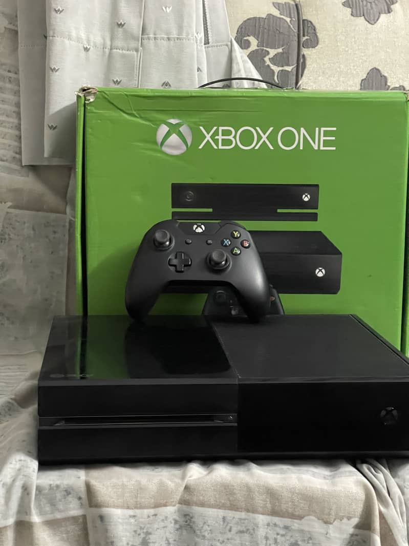 Xbox one withe wireless controller 0