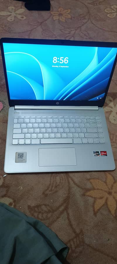 hp 14s ryzen 5 5500u  8gb ram 128gb Nvme. 6 hours battery