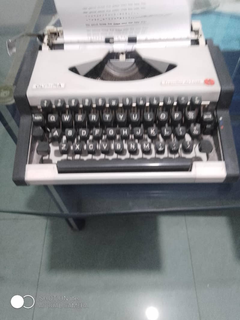 OLYMPIC Typewriter 0