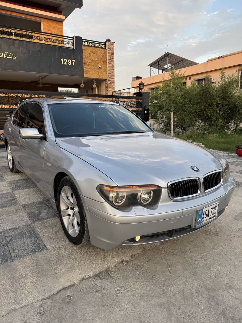 BMW 735i-2002 0