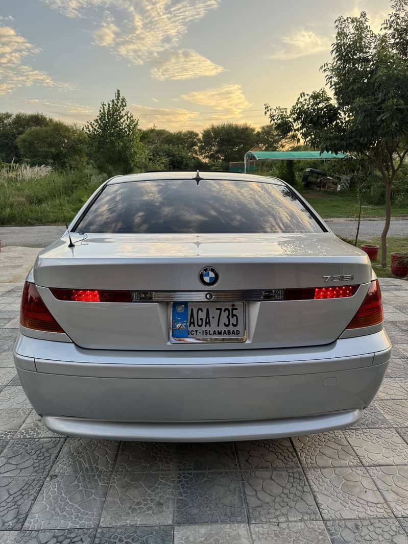 BMW 735i-2002 2