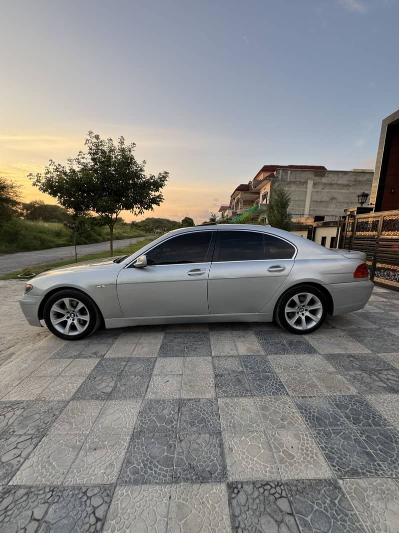 BMW 735i-2002 6