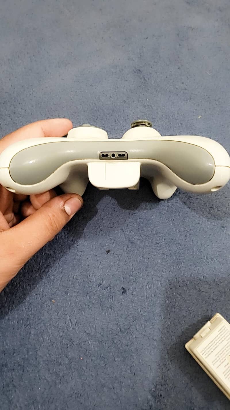 wireless white colour controller for sale of Xbox 360. 5