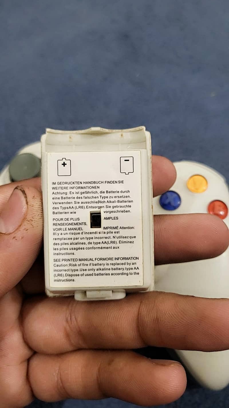 wireless white colour controller for sale of Xbox 360. 6