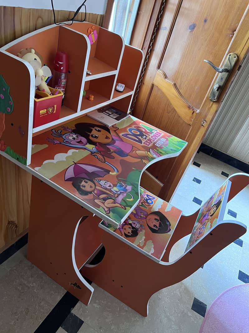 Kids study table. 3