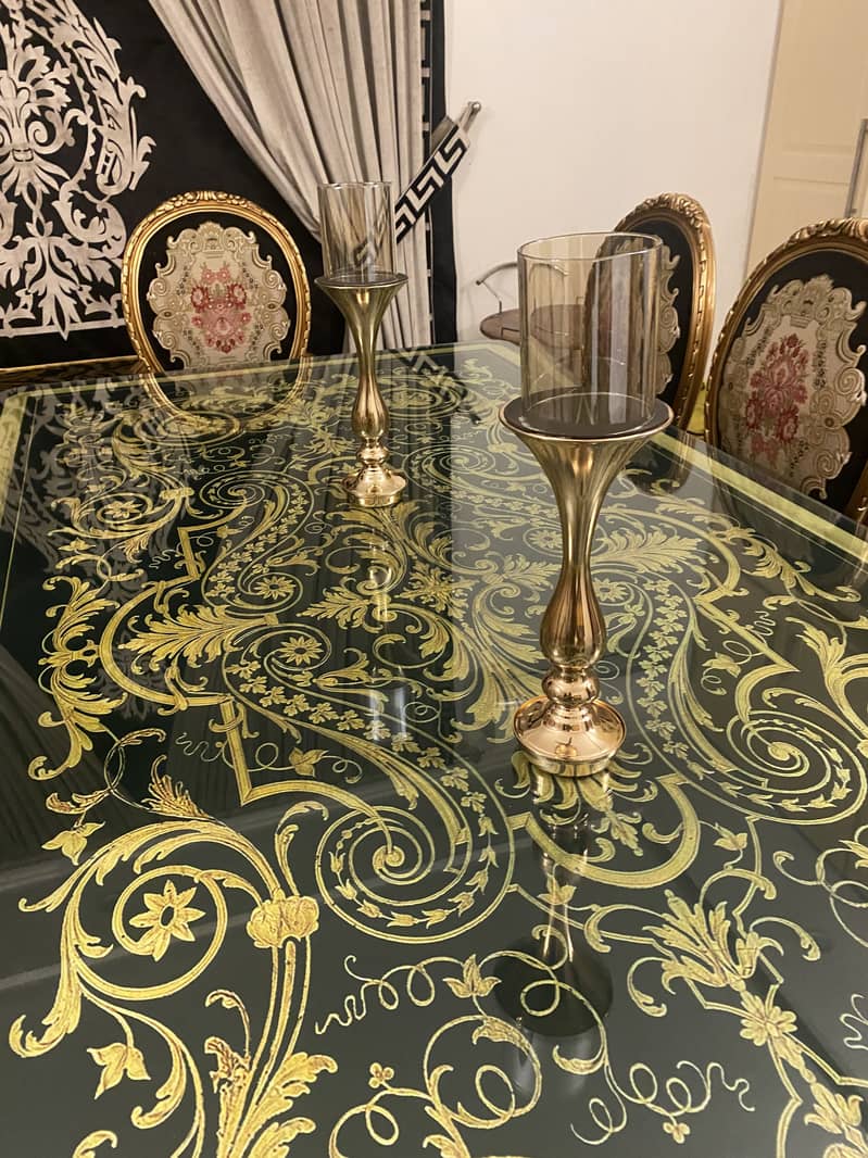 Dining table 0