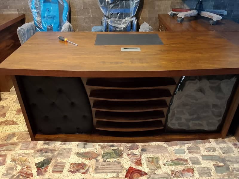 Boss table L shape 0