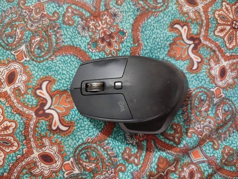 Logitech wireless mouse and keyboard 2