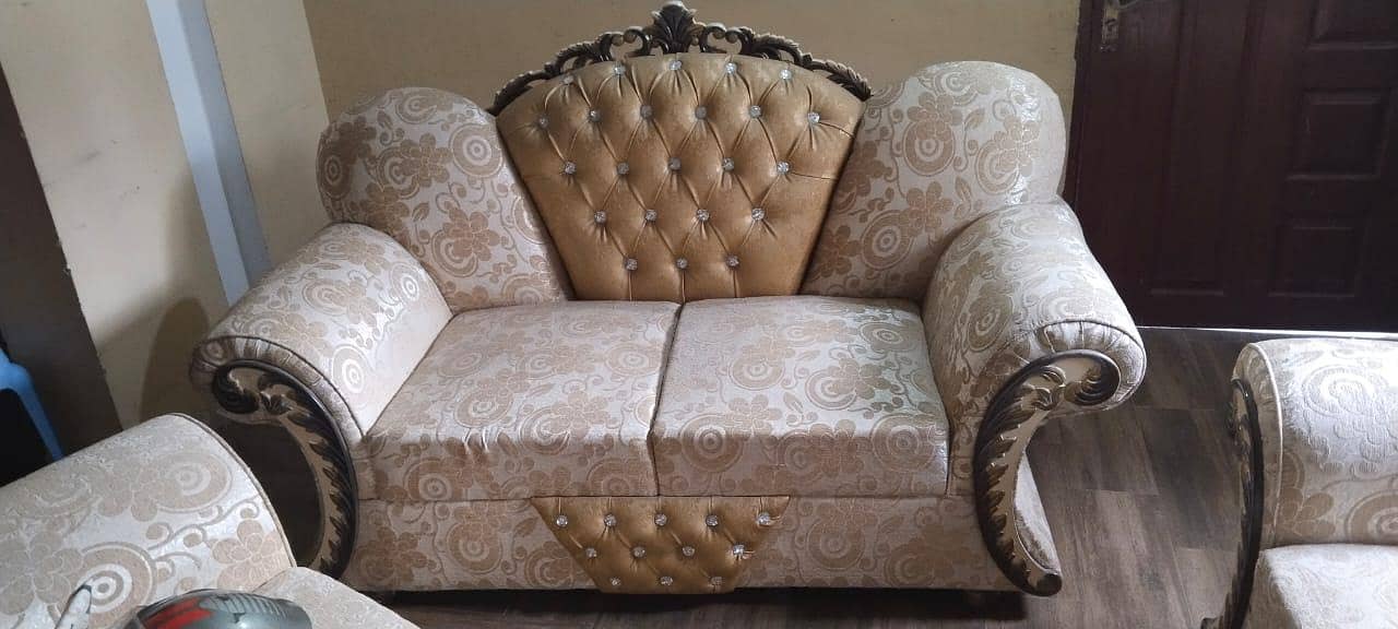 sofa new condition hai 1