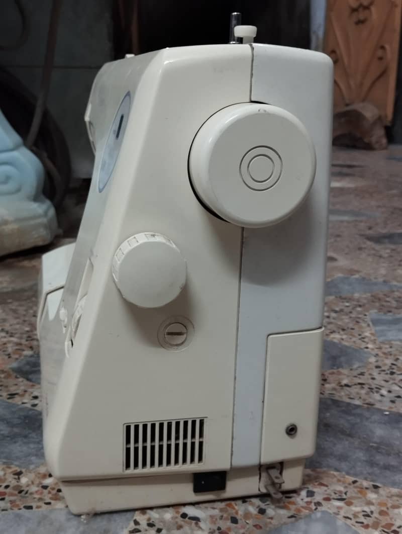 Singer Machine 8