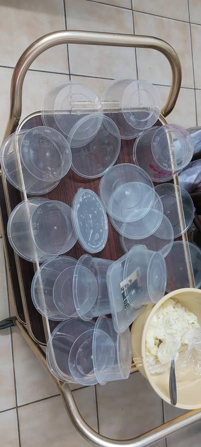 50 Food delivery boxes and oil bottles