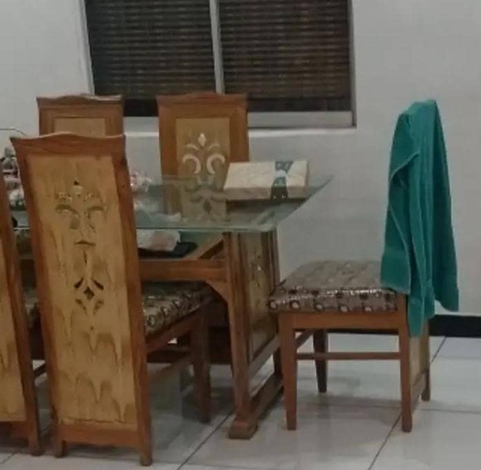 wooden dining table 0