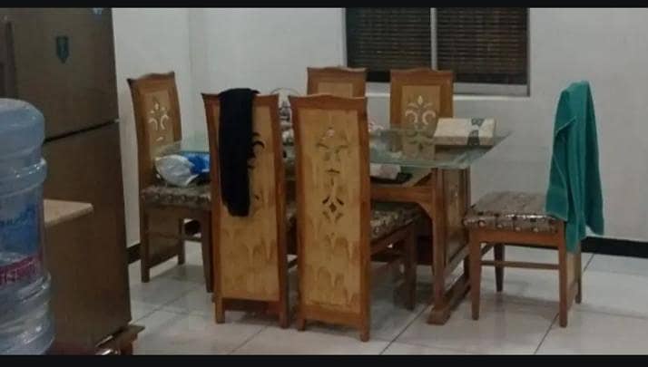 wooden dining table 1