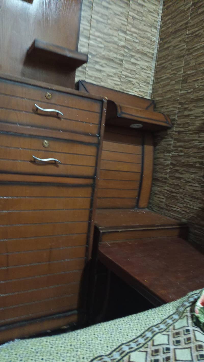 bed and dressing with almari and light lamps 1