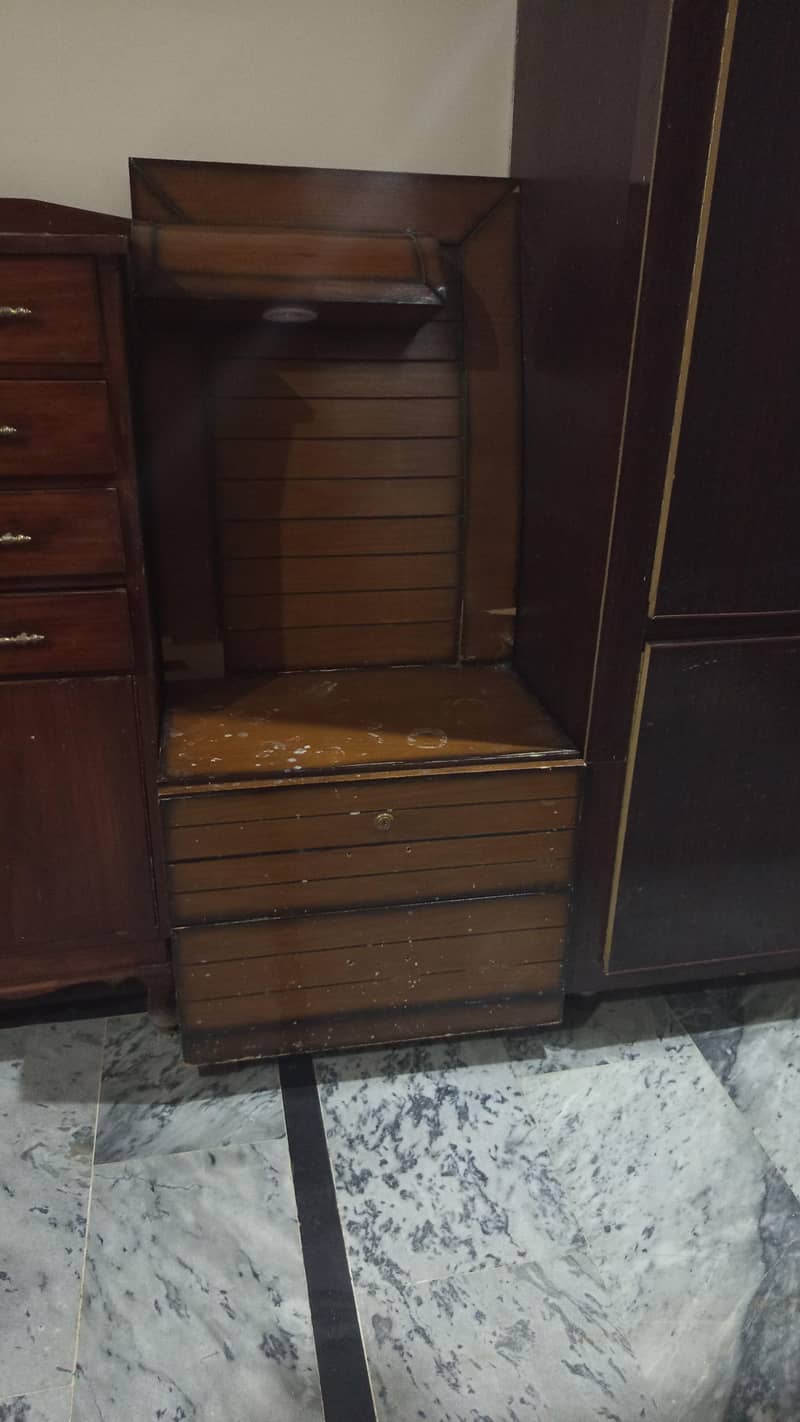 bed and dressing with almari and light lamps 3