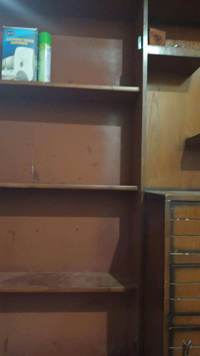 bed and dressing with almari and light lamps 4