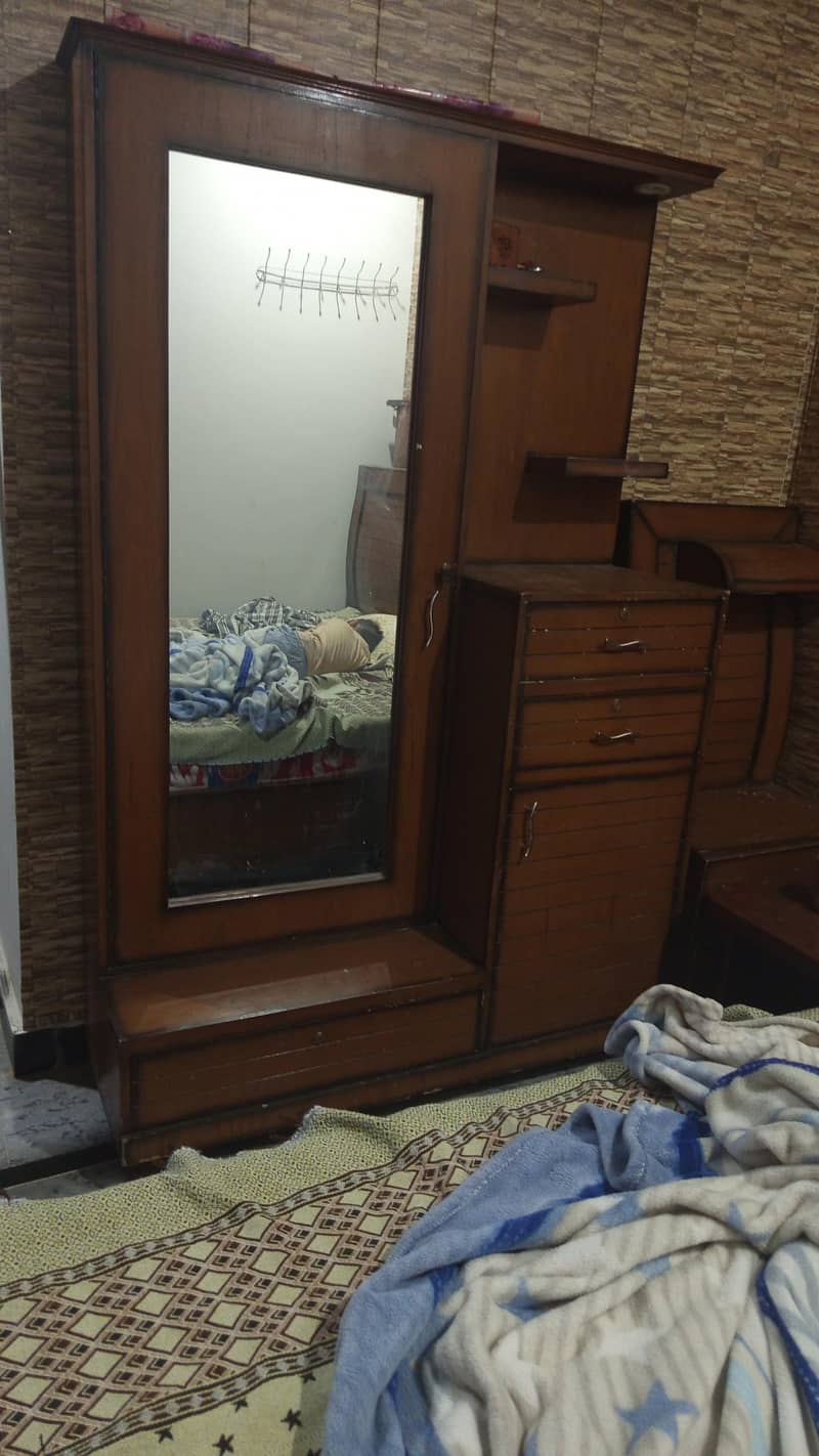 bed and dressing with almari and light lamps 5