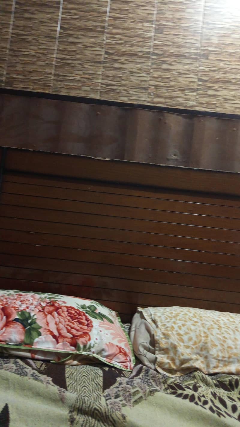 bed and dressing with almari and light lamps 6